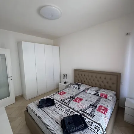 Waterfront Apartment *